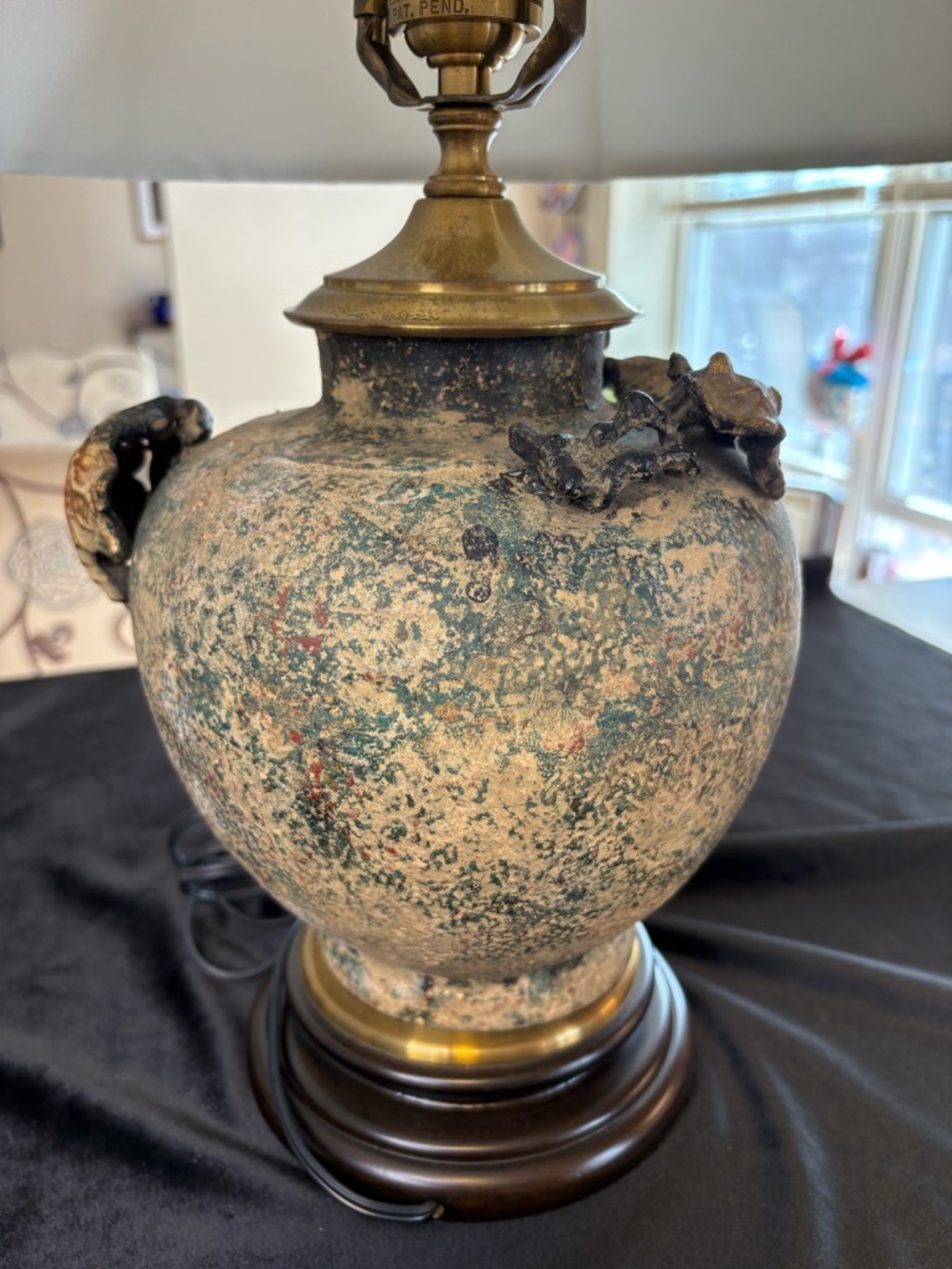 🔥🔥🔥A Rare Find Vintage Table Lamp Featuring A Base With Grape And Vine Details - Picture 7 of 13